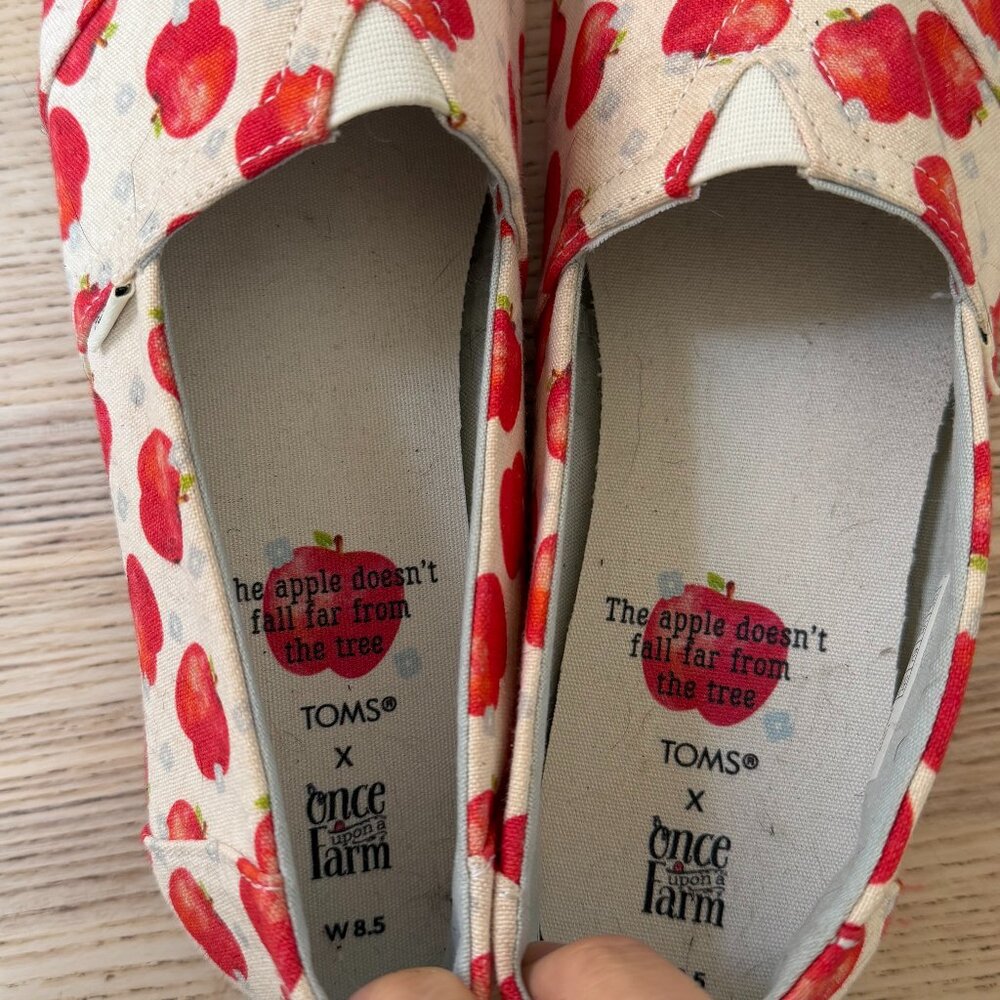 Tom's Alpargata Once Upon A Farm Apples Women's Shoes size 8.5 new without tag - Picture 4 of 5